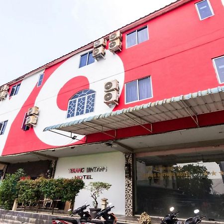 Vaccinated Staff - Oyo 1703 Terang Bintang Hotel Batam Екстериор снимка