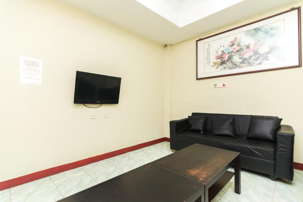 Vaccinated Staff - Oyo 1703 Terang Bintang Hotel Batam Екстериор снимка