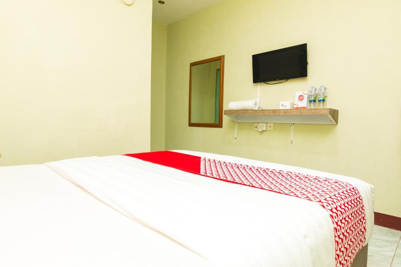 Vaccinated Staff - Oyo 1703 Terang Bintang Hotel Batam Екстериор снимка