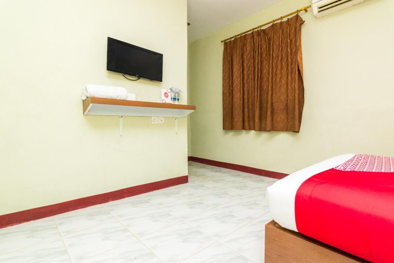 Vaccinated Staff - Oyo 1703 Terang Bintang Hotel Batam Екстериор снимка