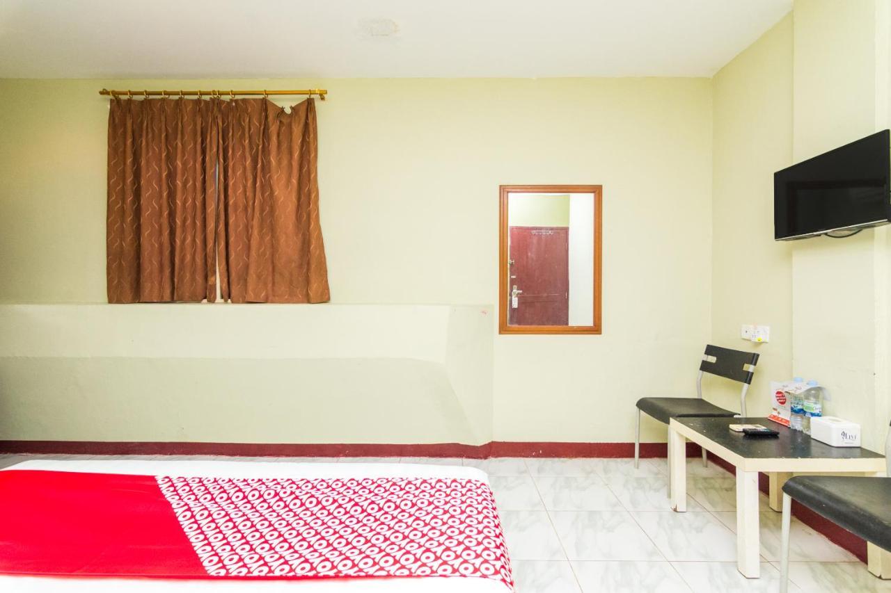Vaccinated Staff - Oyo 1703 Terang Bintang Hotel Batam Екстериор снимка