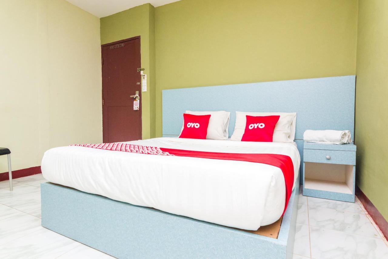 Vaccinated Staff - Oyo 1703 Terang Bintang Hotel Batam Екстериор снимка