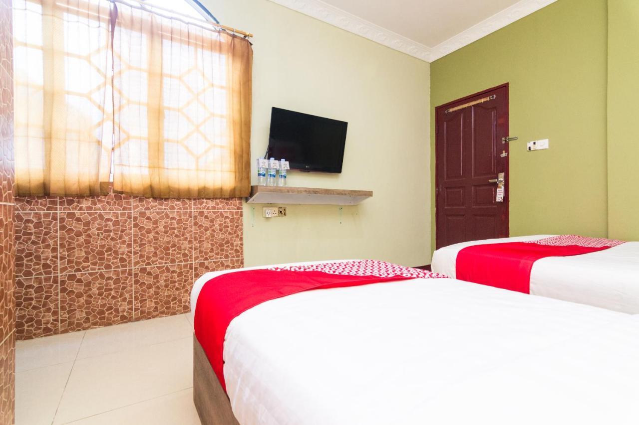 Vaccinated Staff - Oyo 1703 Terang Bintang Hotel Batam Екстериор снимка