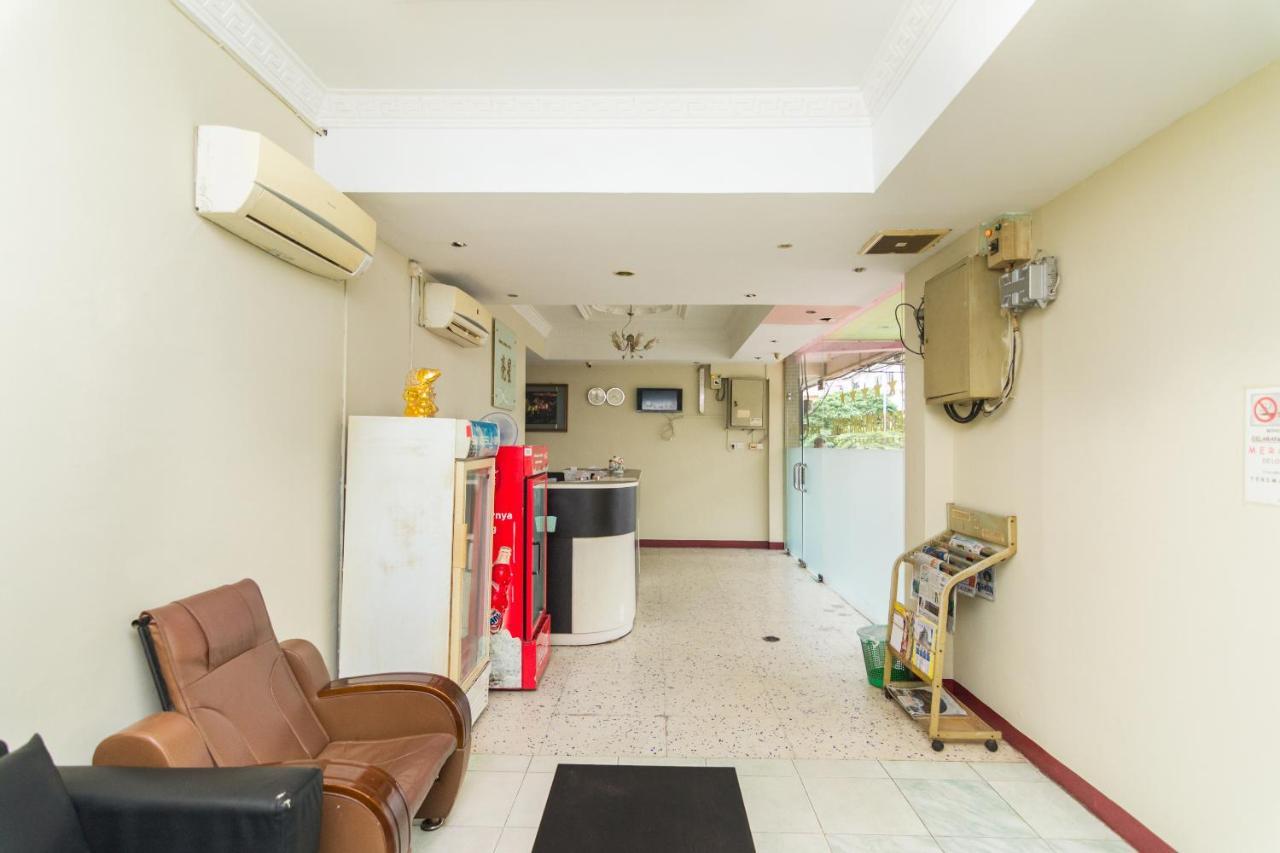 Vaccinated Staff - Oyo 1703 Terang Bintang Hotel Batam Екстериор снимка