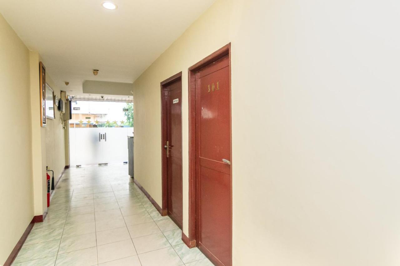 Vaccinated Staff - Oyo 1703 Terang Bintang Hotel Batam Екстериор снимка