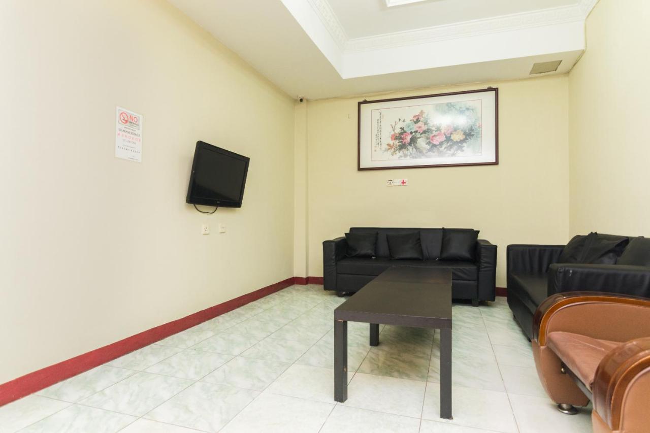 Vaccinated Staff - Oyo 1703 Terang Bintang Hotel Batam Екстериор снимка