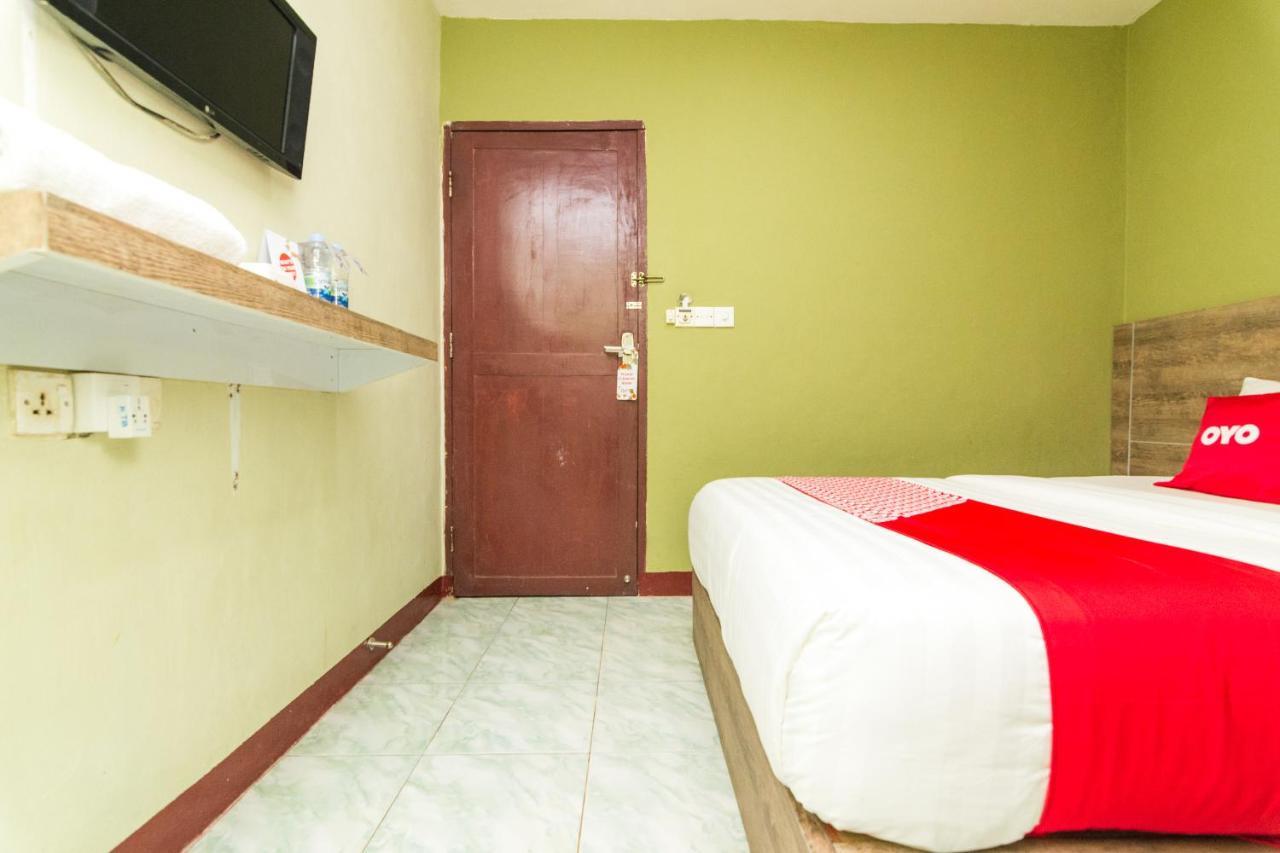 Vaccinated Staff - Oyo 1703 Terang Bintang Hotel Batam Екстериор снимка