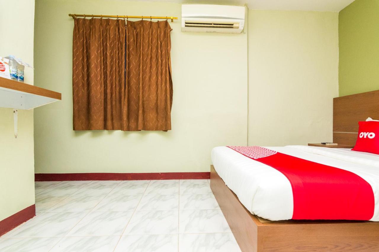 Vaccinated Staff - Oyo 1703 Terang Bintang Hotel Batam Екстериор снимка