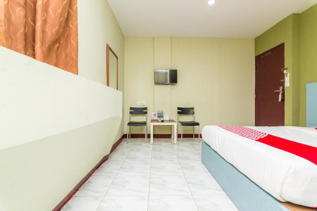 Vaccinated Staff - Oyo 1703 Terang Bintang Hotel Batam Екстериор снимка