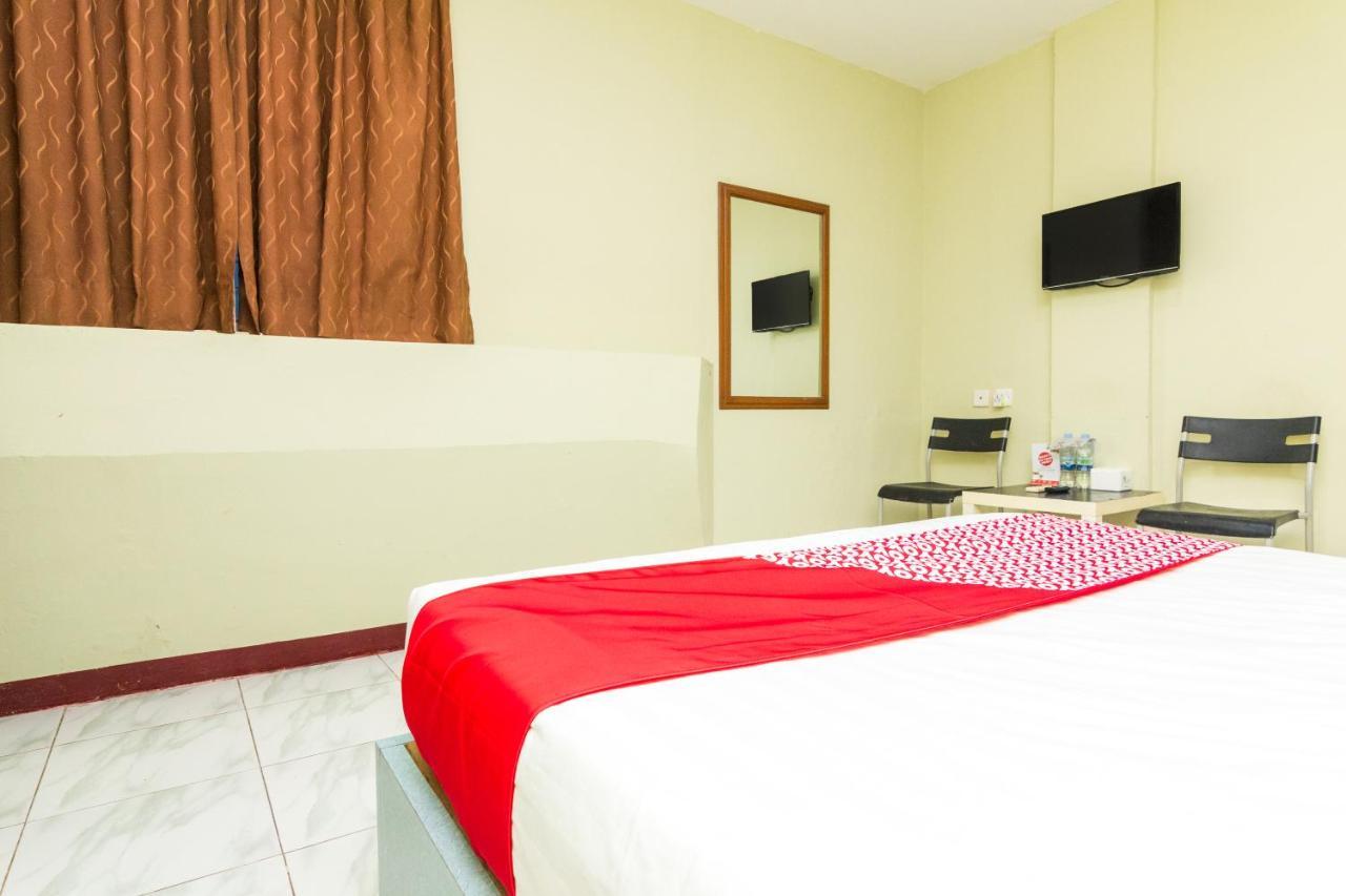 Vaccinated Staff - Oyo 1703 Terang Bintang Hotel Batam Екстериор снимка