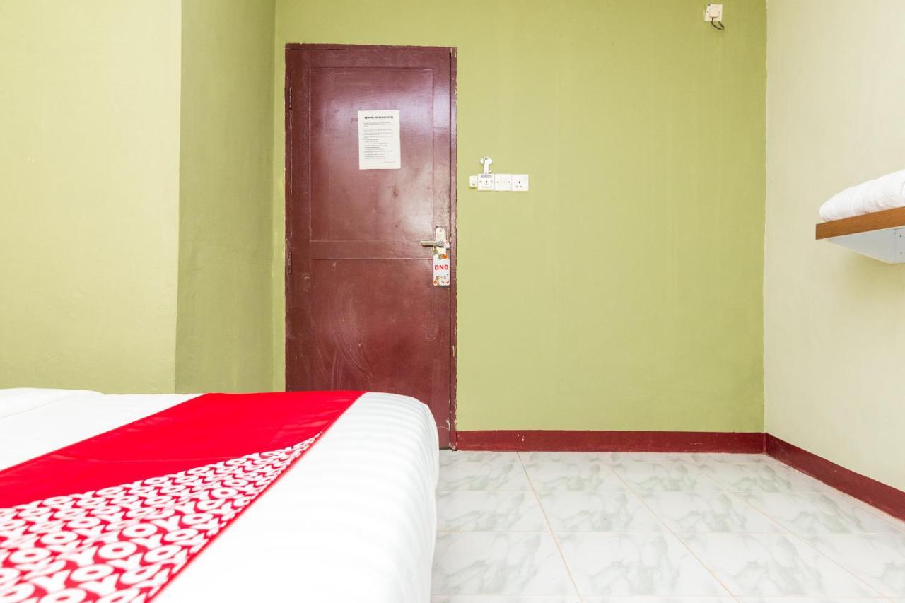 Vaccinated Staff - Oyo 1703 Terang Bintang Hotel Batam Екстериор снимка