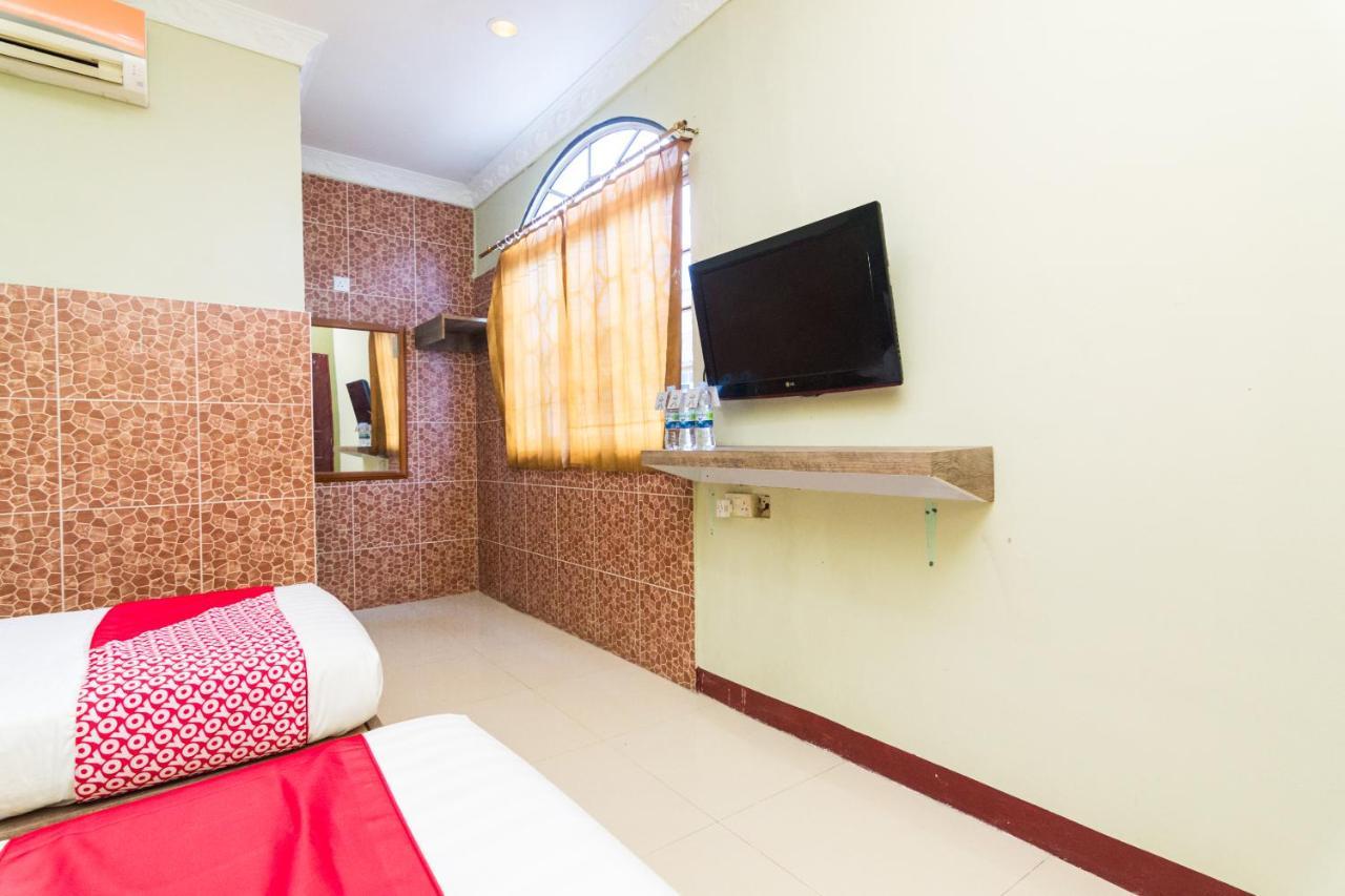 Vaccinated Staff - Oyo 1703 Terang Bintang Hotel Batam Екстериор снимка