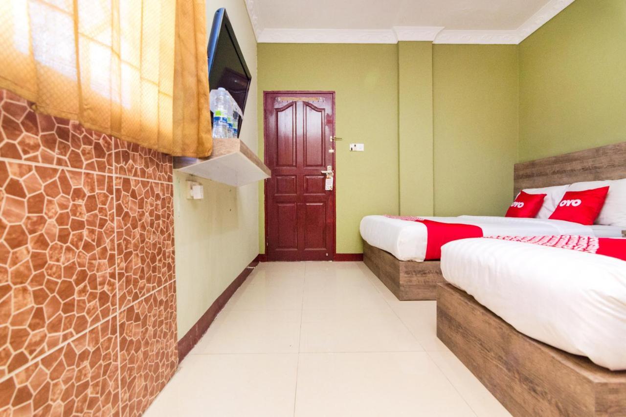 Vaccinated Staff - Oyo 1703 Terang Bintang Hotel Batam Екстериор снимка