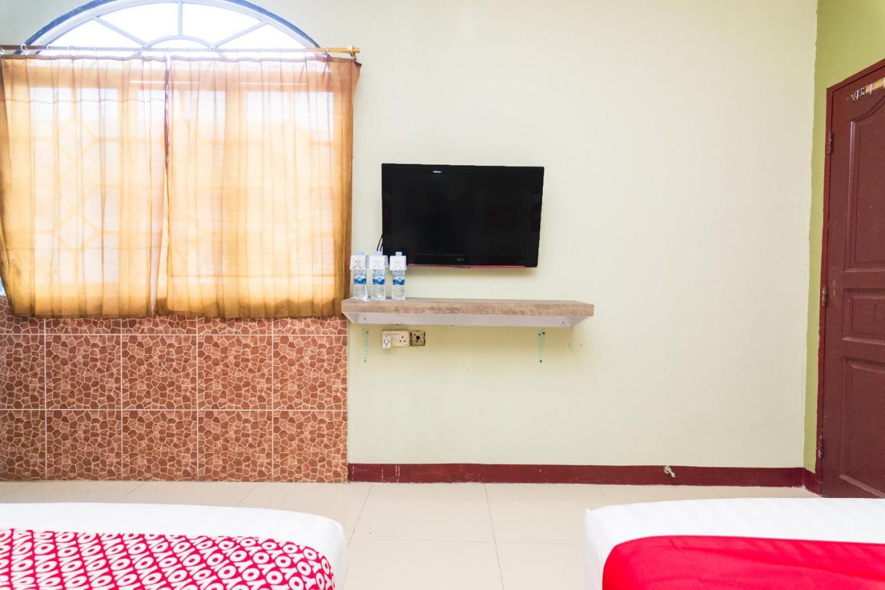 Vaccinated Staff - Oyo 1703 Terang Bintang Hotel Batam Екстериор снимка