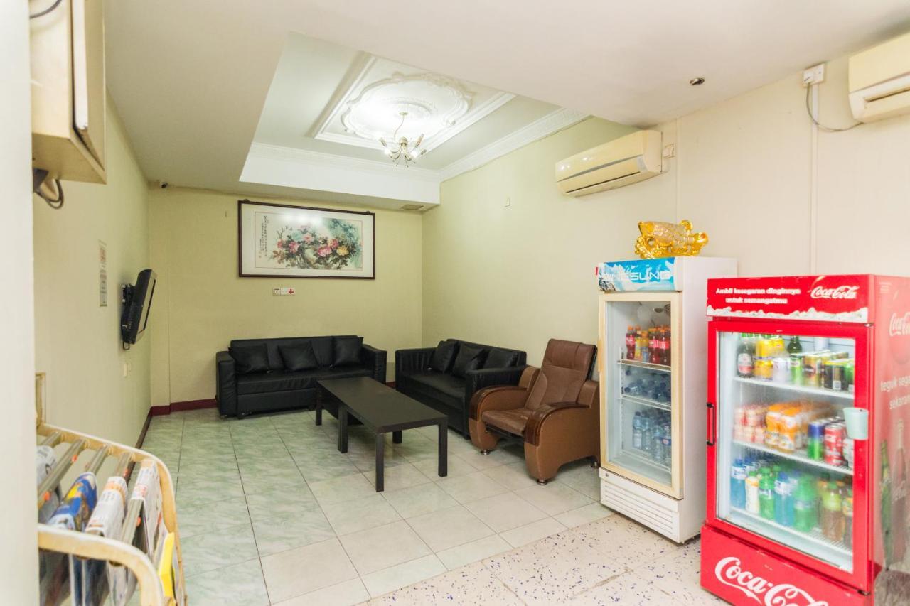 Vaccinated Staff - Oyo 1703 Terang Bintang Hotel Batam Екстериор снимка